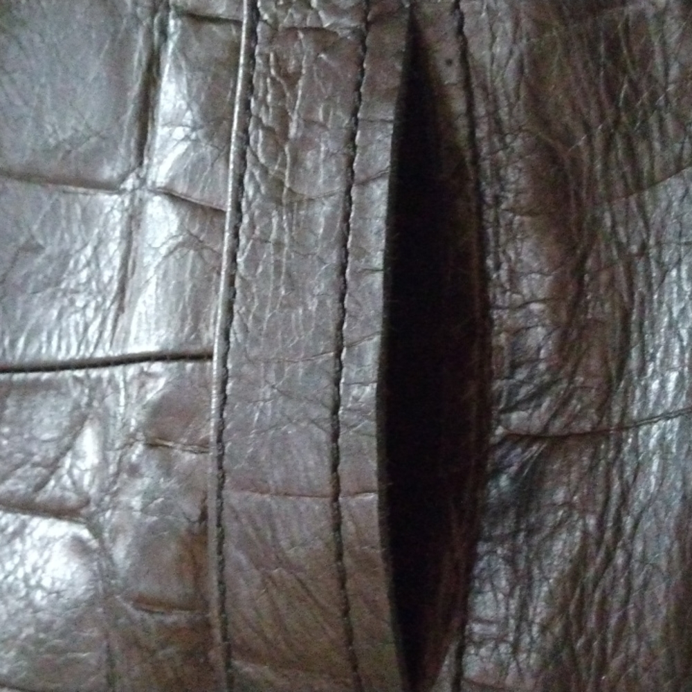 B Makowsky Crossbody Bag. - Picture 10 of 11